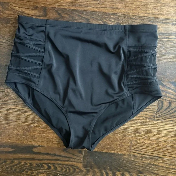 Torrid High-Rise Lattice-Side Swim Bottom Size 1 - Picture 3 of 6